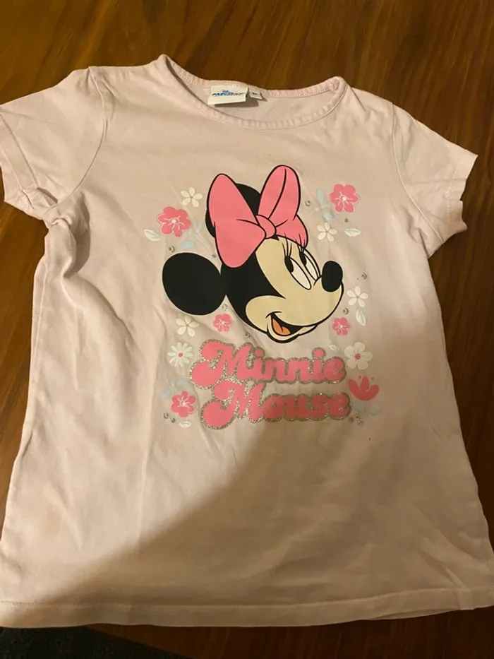 TEE shirt rose Disney 8 ans