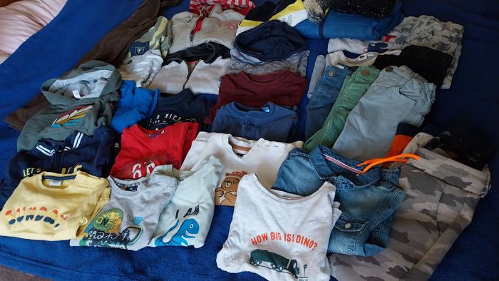 1 lot de 28 vêtements garçon 3 ans