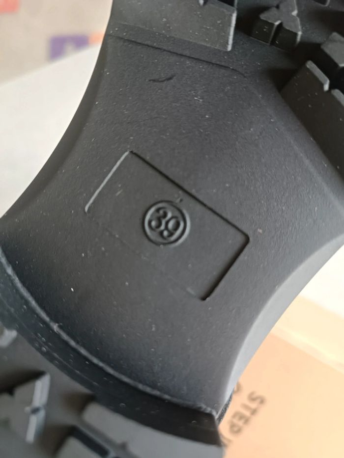 Bottillons bullboxer taille 39 - photo numéro 7