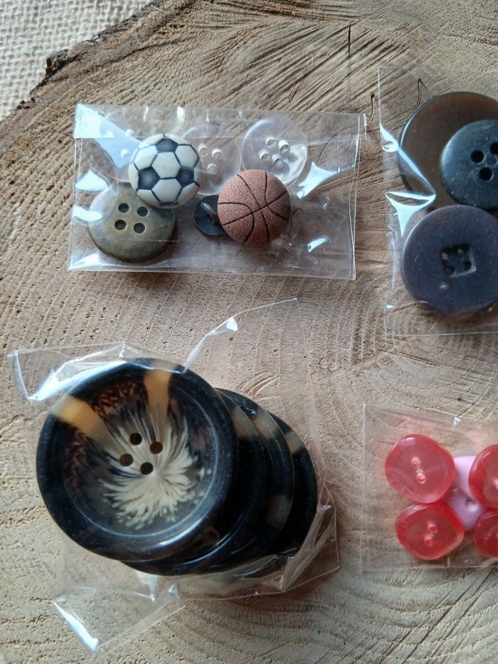 Lot de 4 sachets de boutons - photo numéro 2
