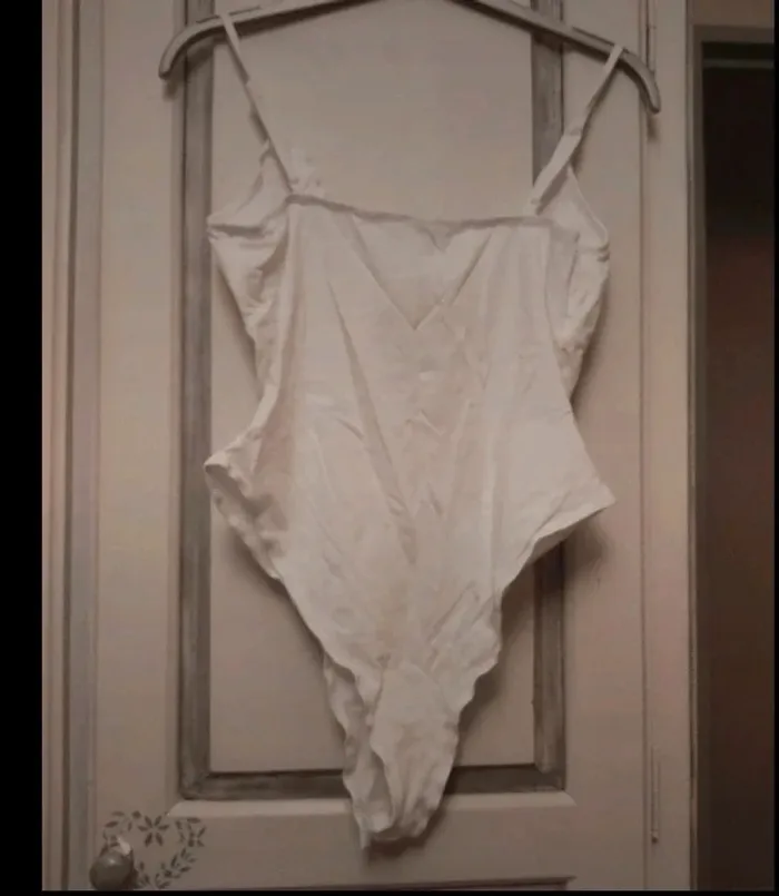 Jolie body blanc noeud femme taille 38 neuf - photo numéro 4