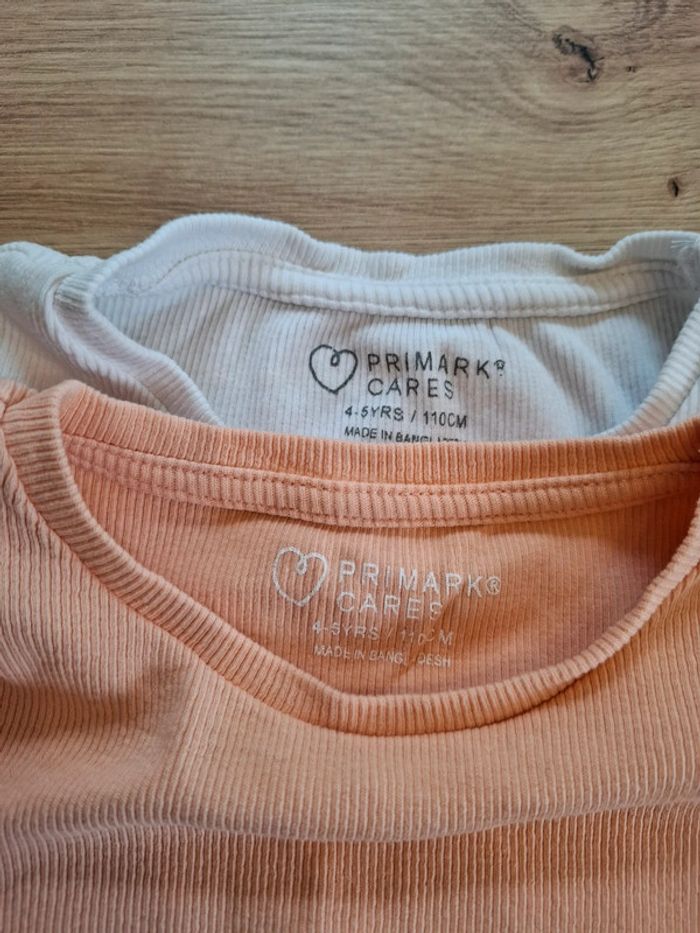 2 T-shirts côtelé  Primark 110cm - photo numéro 4