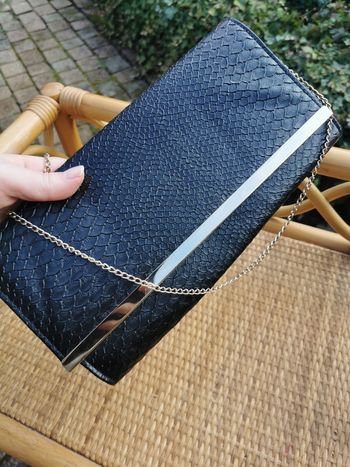 Pochette noire structuré New look