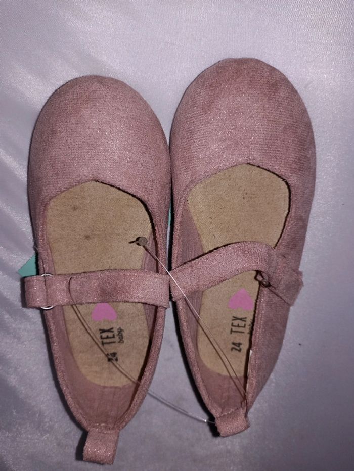 Chaussures rose taille 24