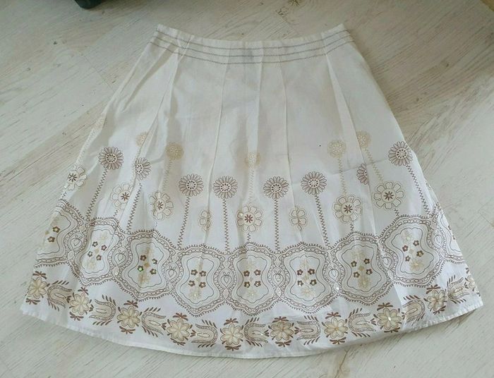 Belle jupe blanche, motifs floral beige et paillette T: 42 - photo numéro 8