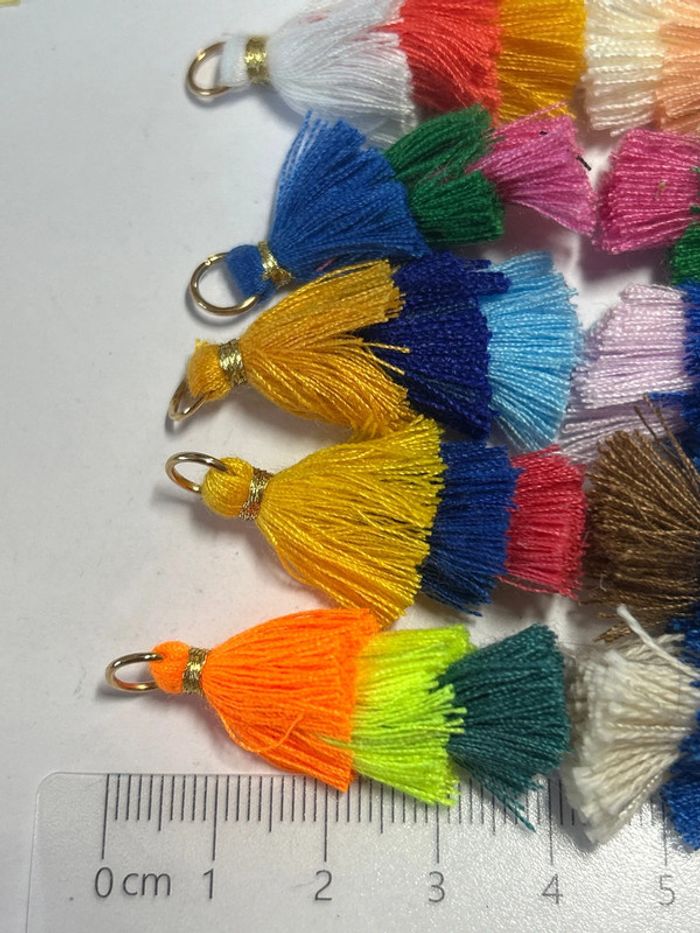 B26, lot de 10 triple pompons, anneaux dorés - photo numéro 6