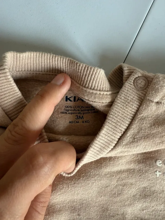 Pull Kiabi beige en très bon état taille 3 mois - photo numéro 3