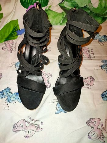 Chaussures a talons taille 37 neuf