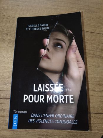 Laissée pour morte par Isabelle Bauer