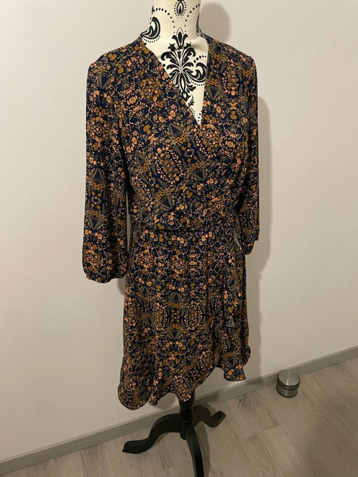 Robe manches longues col V volant bas bleu marine motifs beige orange Sarah John taille 38 - photo numéro 2