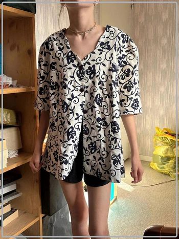 Chemise fleurie à épaulette taille 48