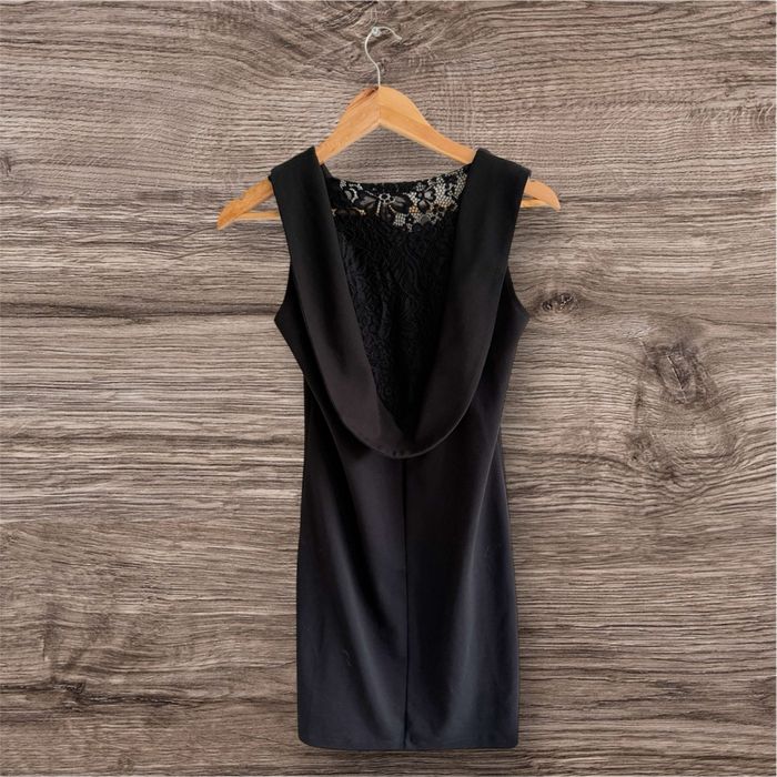 Robe sans manches noir élégante moulante taille 34 XS - photo numéro 2