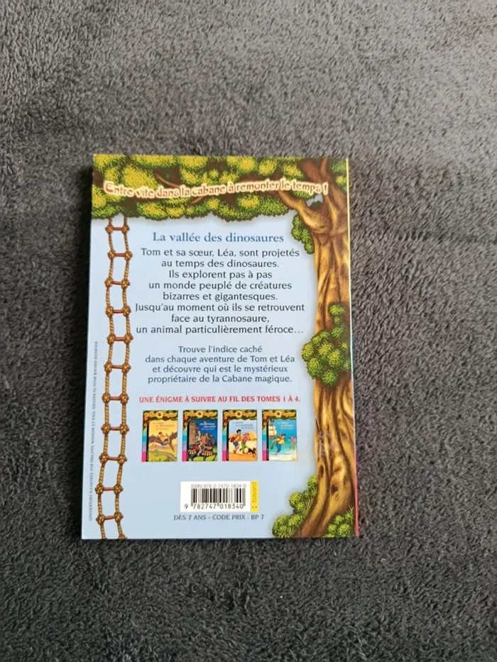 Livre la cabane magique La vallée des dinosaures - photo numéro 3