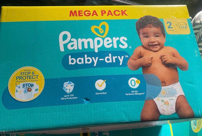 Couches Pampers taille 2