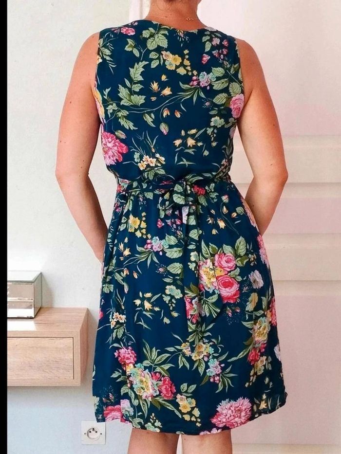 Robe Promod  - Bleue fleurie  -  38  -  Excellent état - photo numéro 4