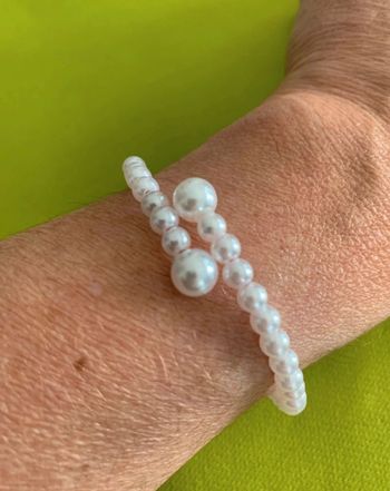 Bracelet jonc ouvert perles blanches style vintage