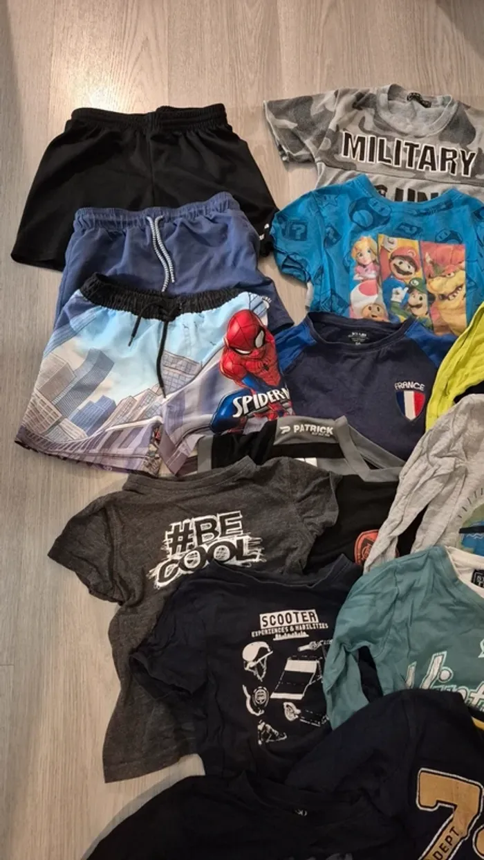 Lot vêtements 6 ans shorts tee shirts courts et long. - photo numéro 2