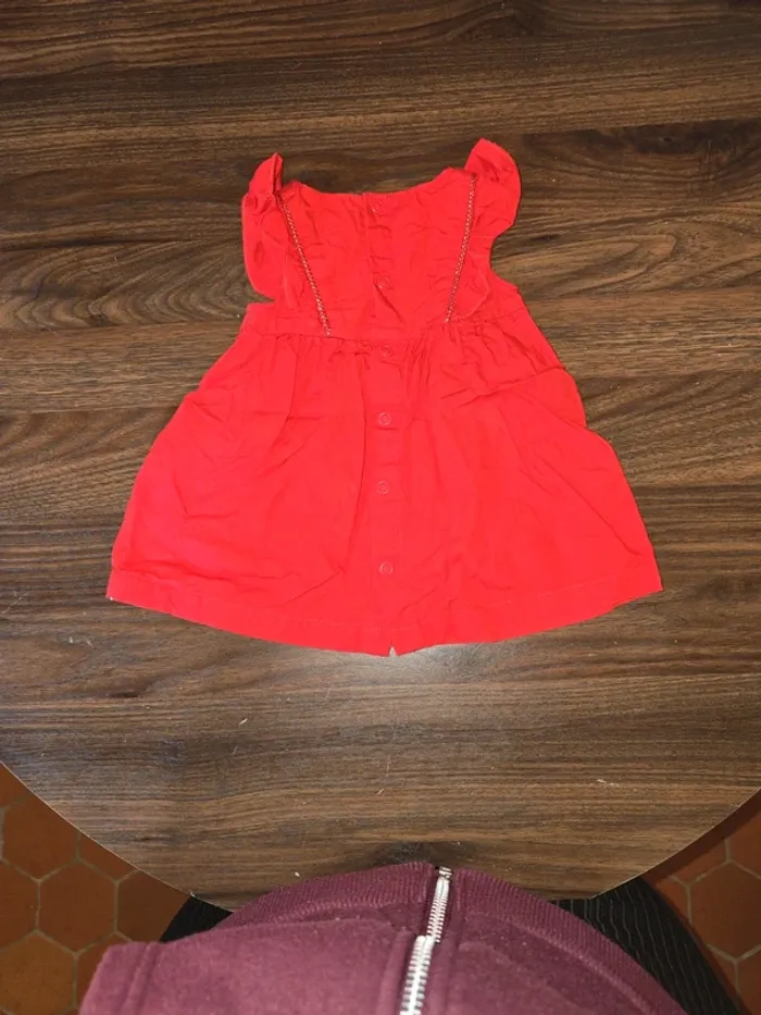 Robe rouge 3 mois - photo numéro 2
