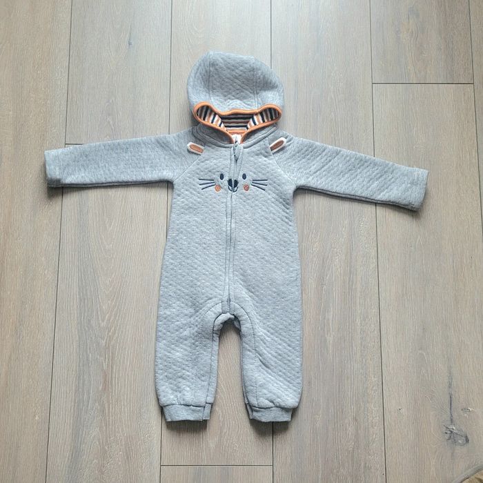 Surpyjama couleur gris et camel. Garçon 6 mois. Marque Orchestra