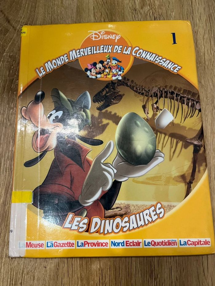 Livre sur les dinosaures - Disney
