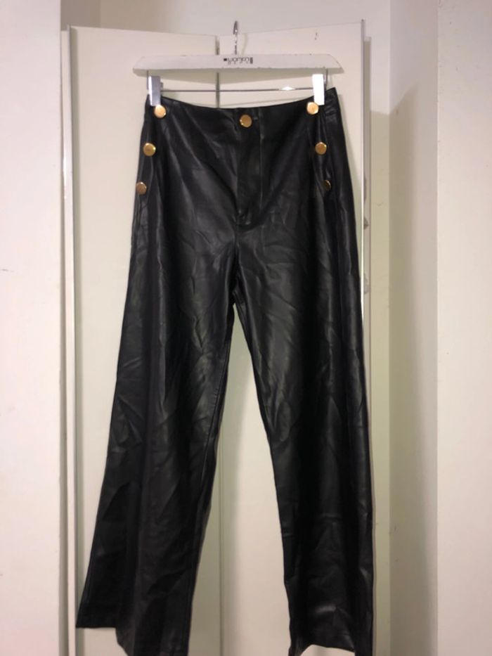 Pantalon habillée similicuir Zara . Taille M - photo numéro 2