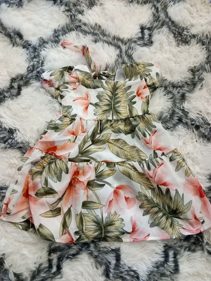 Jolie robe tropicale neuve - photo numéro 1