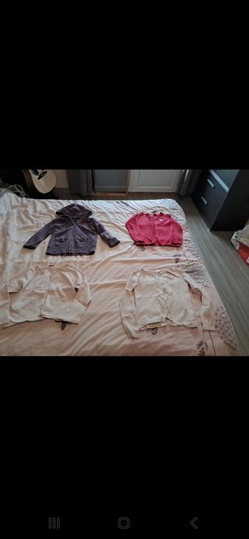Lot gilets 6 ans fille