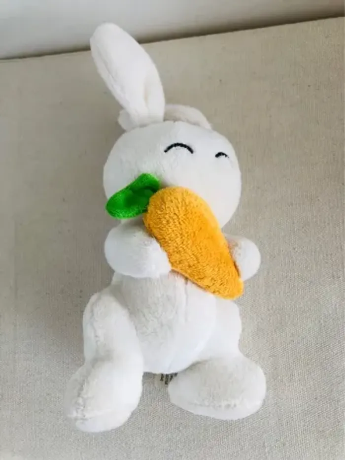 Peluche lapin prizee neuve avec sa carotte - photo numéro 7