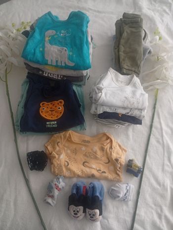 Gros lot Naissance 27 pièces bébé Garçon 1 mois
