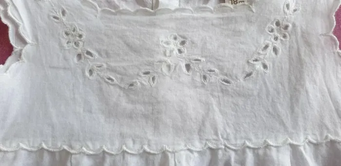 Joli petit haut en broderie anglaise 18 mois - photo numéro 2