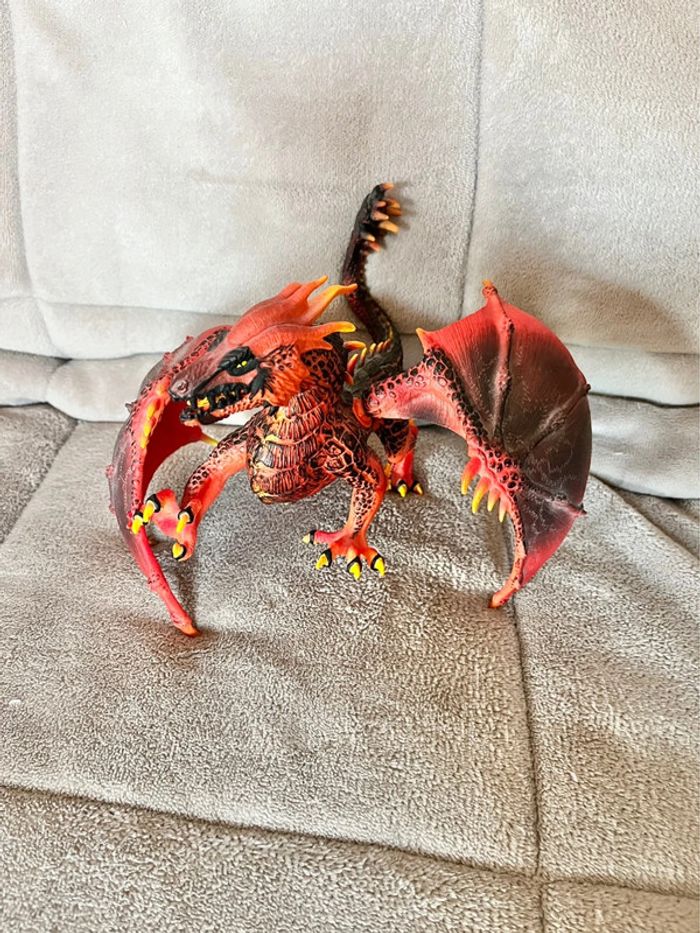 dragon de lave schleich