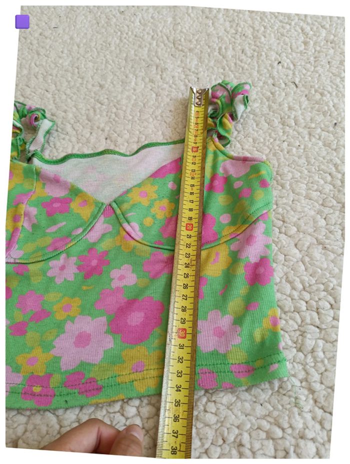 Crop top vert fleuri à bretelles froncées – rétro, été, y2k - photo numéro 6
