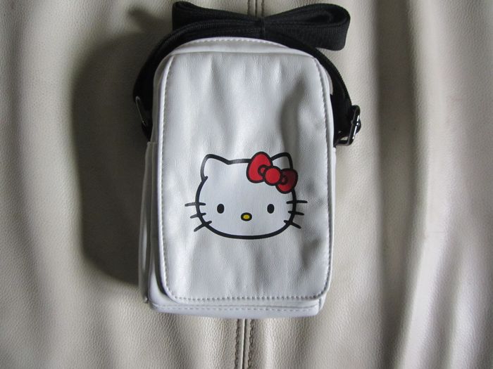 sac bandouilère Hello kitty neuf
