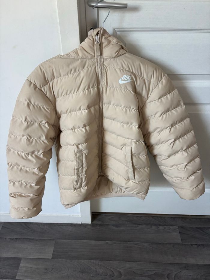 Doudoune Nike taille M  (12ans) - photo numéro 4