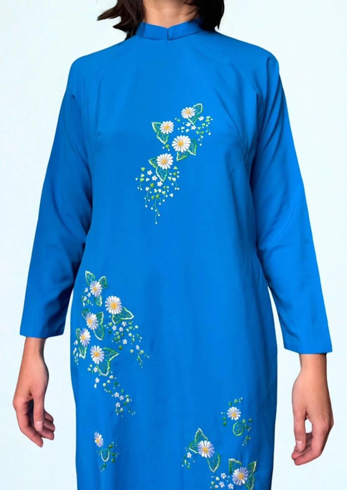 Robe tunique bleue à fleurs brodées • Blue tunic dress with embroidered flowers Size S/M - photo numéro 4