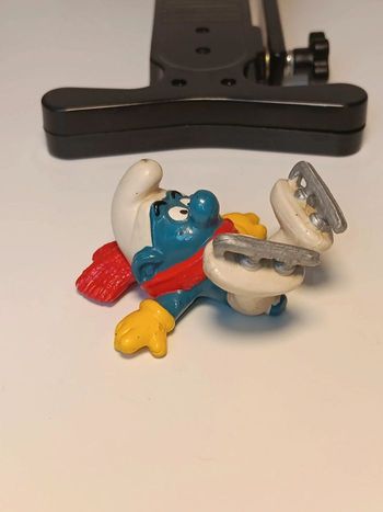 Figurine vintage schleich 197? Schtroumpf patin a glace peyo made in hong kong