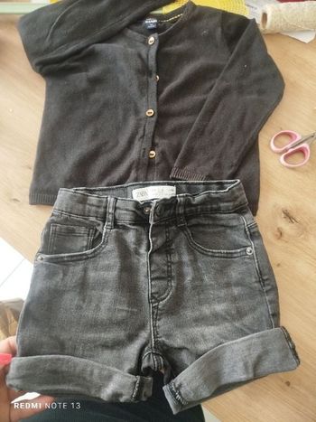 #kytie3ansfille. 1 short et 1 gilet taille 3 ans