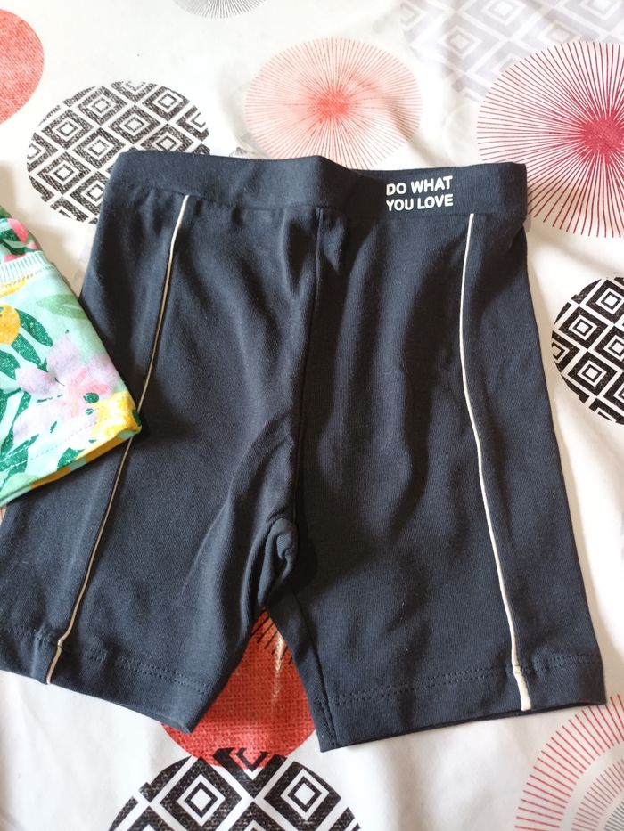Lot 2 shorts élastiques Neuf taille 4 ans 👧 - photo numéro 3