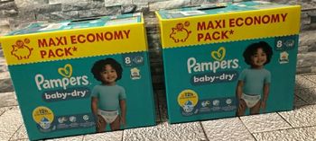 LOT DE 136 COUCHES PAMPERS BABY DRY TAILLE 8 NEUFS DANS L'EMBALLAGE