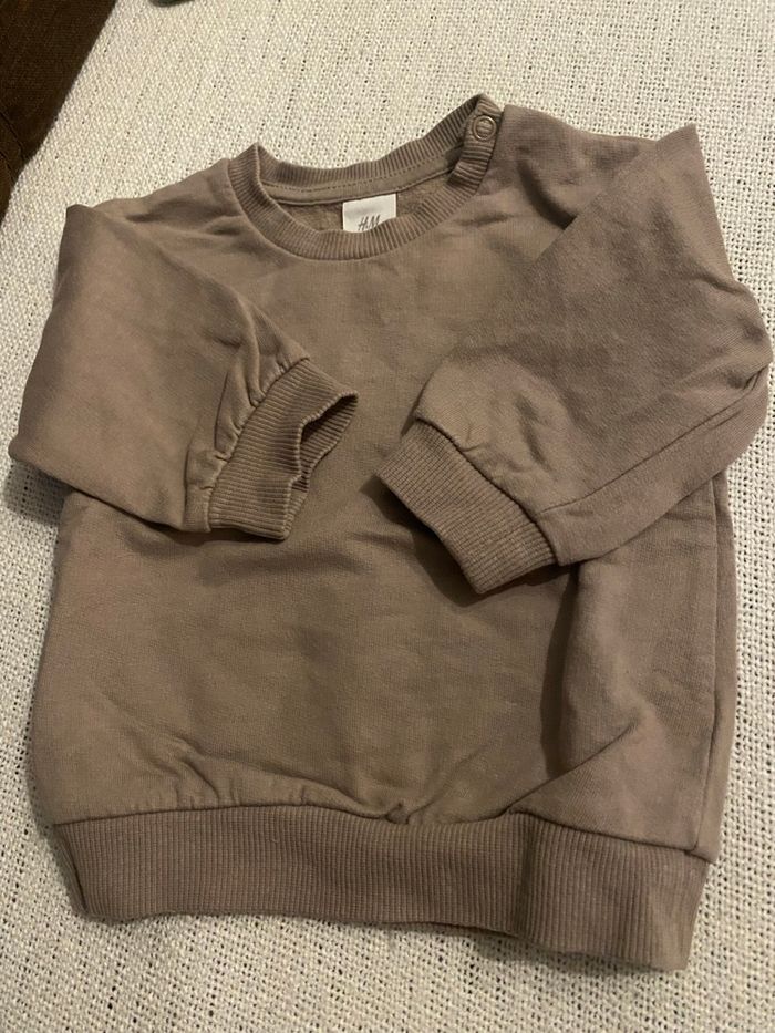 Ensemble pull marron HM et pantalon blanc 3 mois TBE - photo numéro 3