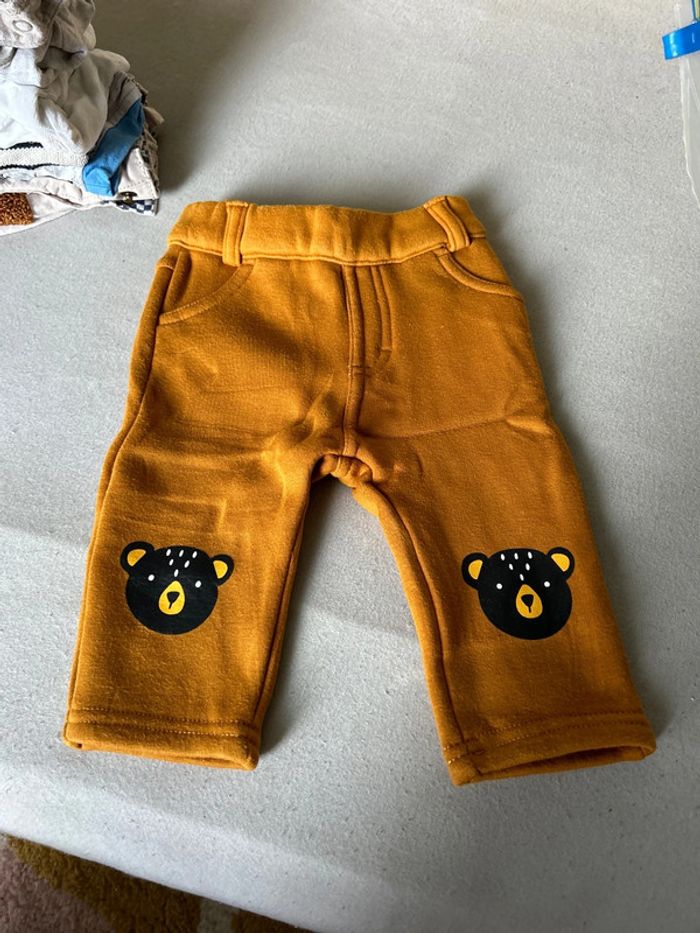 Pantalon très bon état 3 mois