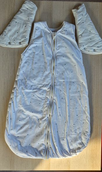 Gigoteuse évolutive KIABI (6-18 mois) - Étoiles - Manches amoviblesGigoteuse évolutive KIABI (6-18 mois) - Étoiles - Manches amovibles