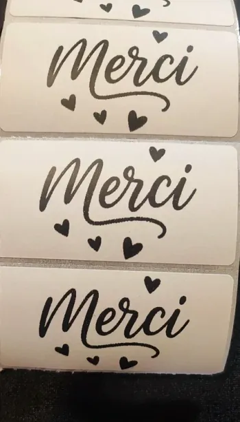 Lot 25 étiquettes autocollantes “Merci” 60x30 mm