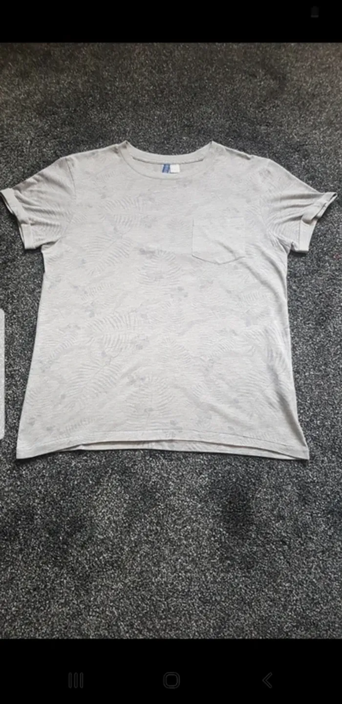 Tee shirt taille M
Gris - photo numéro 2