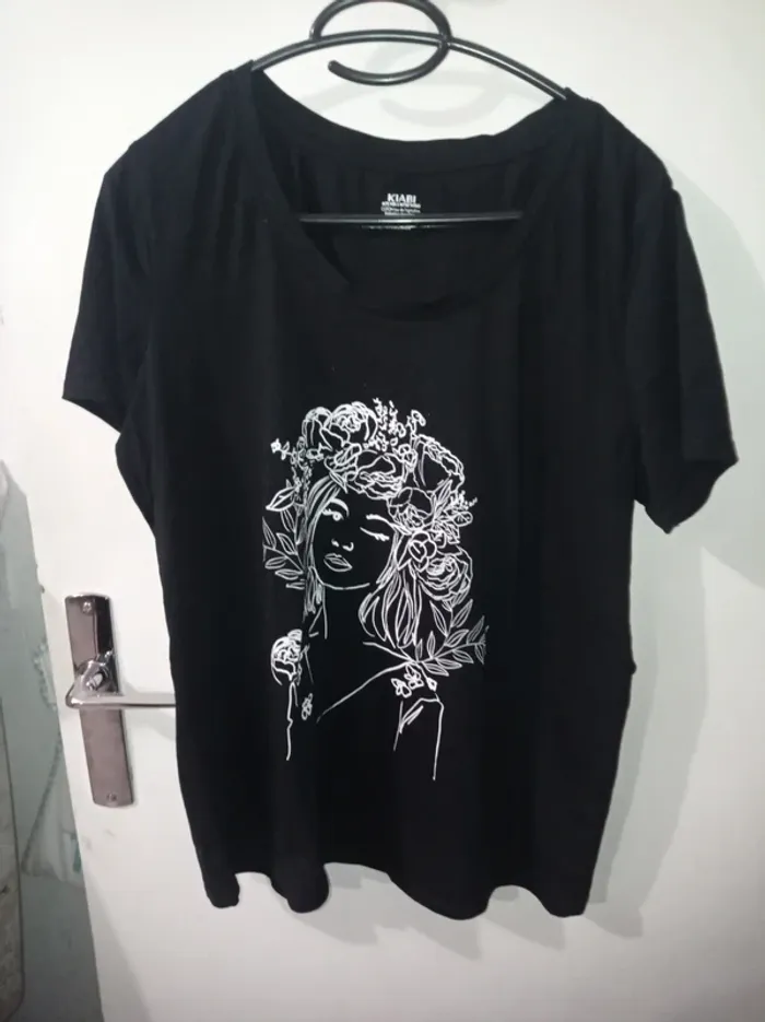 T-shirt manche courte noir avec motif