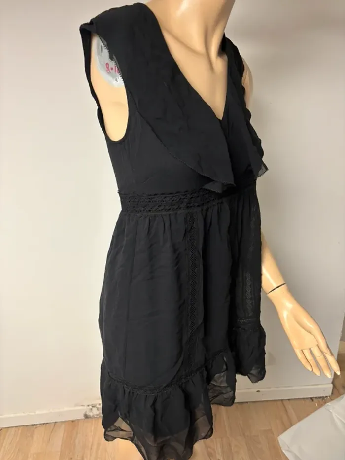 Robe Sezane Neuve avec Étiquette - Taille 36 - Soie Noire - photo numéro 7
