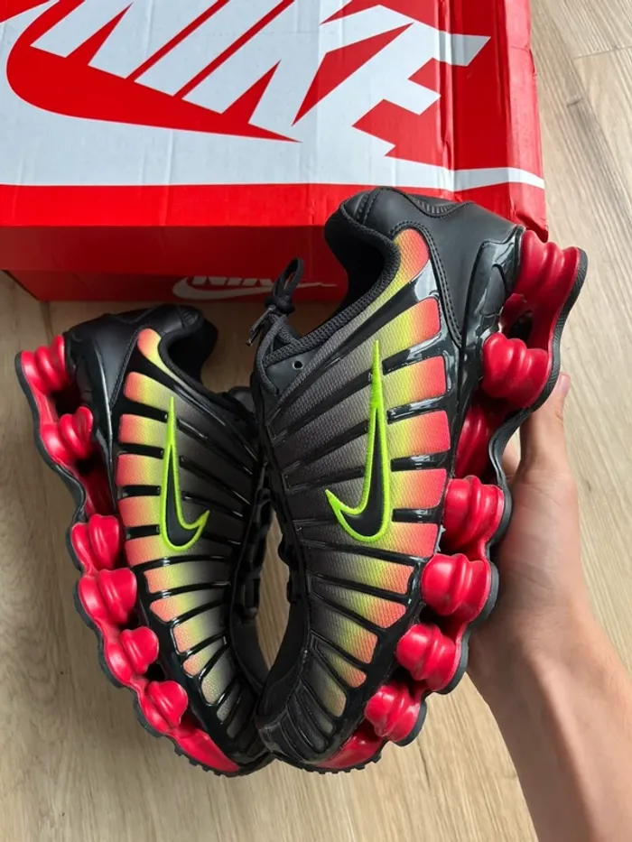 Nike Shox TL Noir Volt Fire Red Taille 41 - photo numéro 2