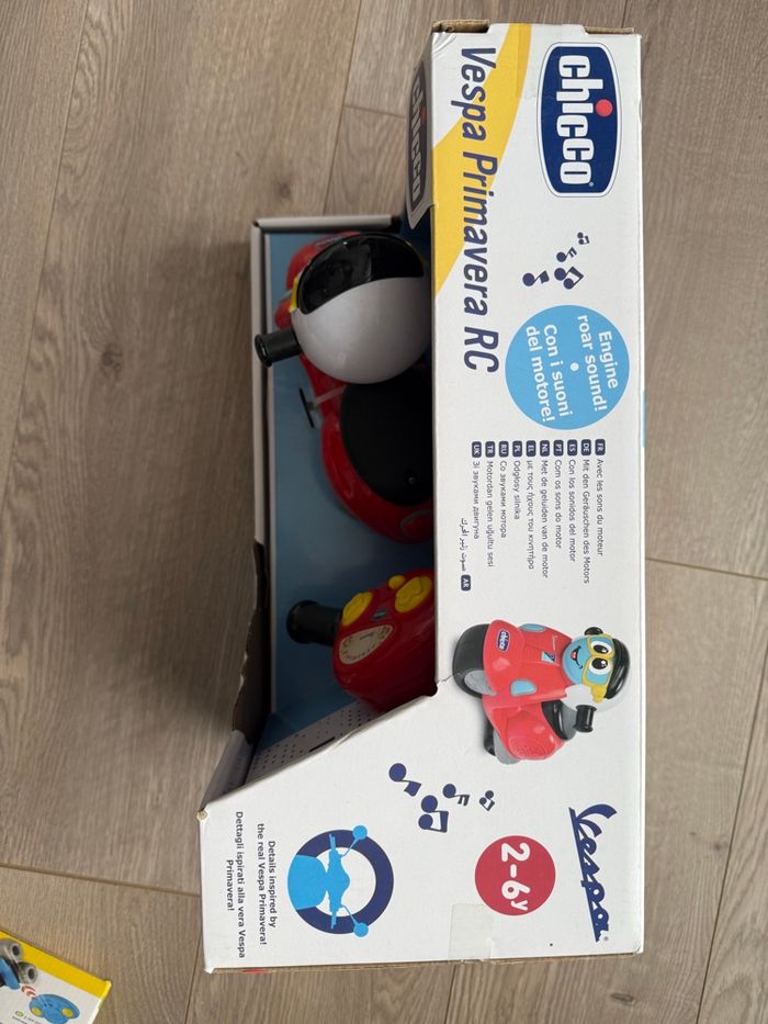 Scooter  vespa télécommandé chicco - photo numéro 2