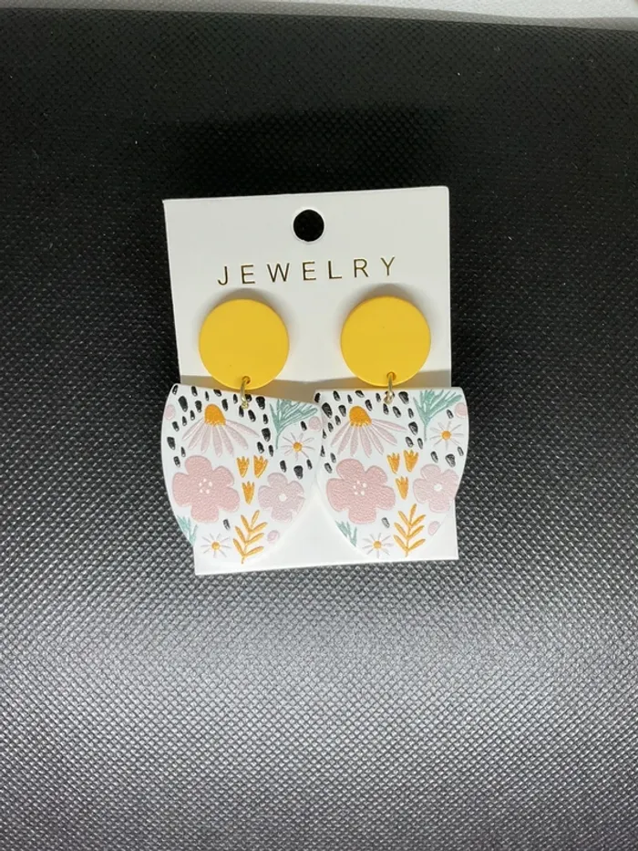 Boucles d’oreilles n°104 neuve