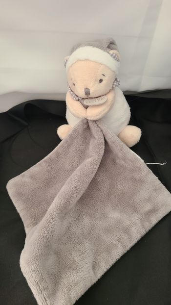 Peluche ourson couleur "taupe" avec mouchoir